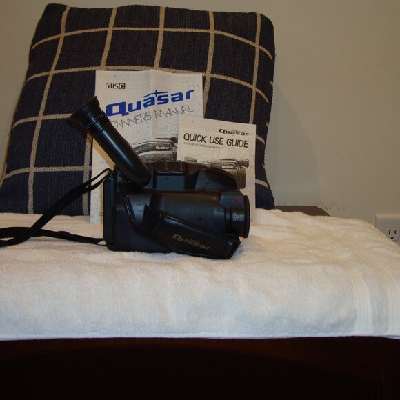 VTG Quasar VM530 Camcorder Handheld & Case NO BATTERY CHRGR NOT TESTED! - Picture 2 of 7